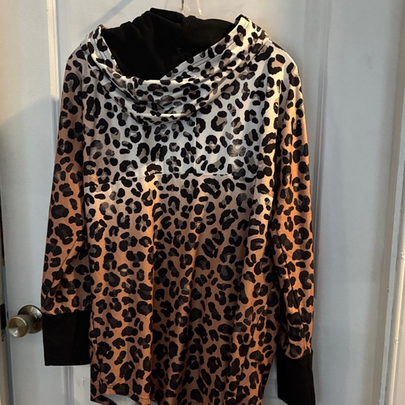 LuLaRoe Black and White Patterned Garment - Picture 3 of 4